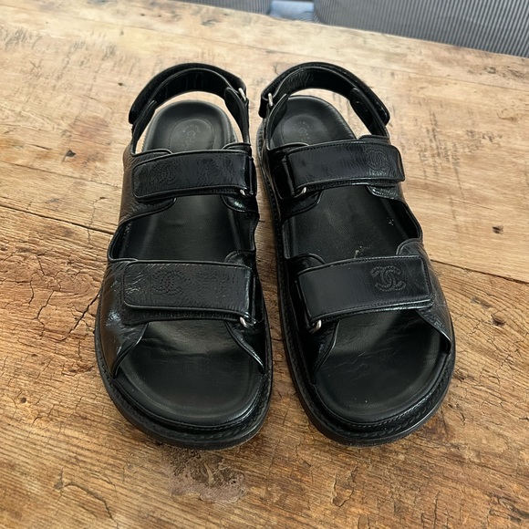 CHANEL PATENT LEATHER BLACK ON BLACK VELCRO DAD SANDALS - Picture 3 of 3